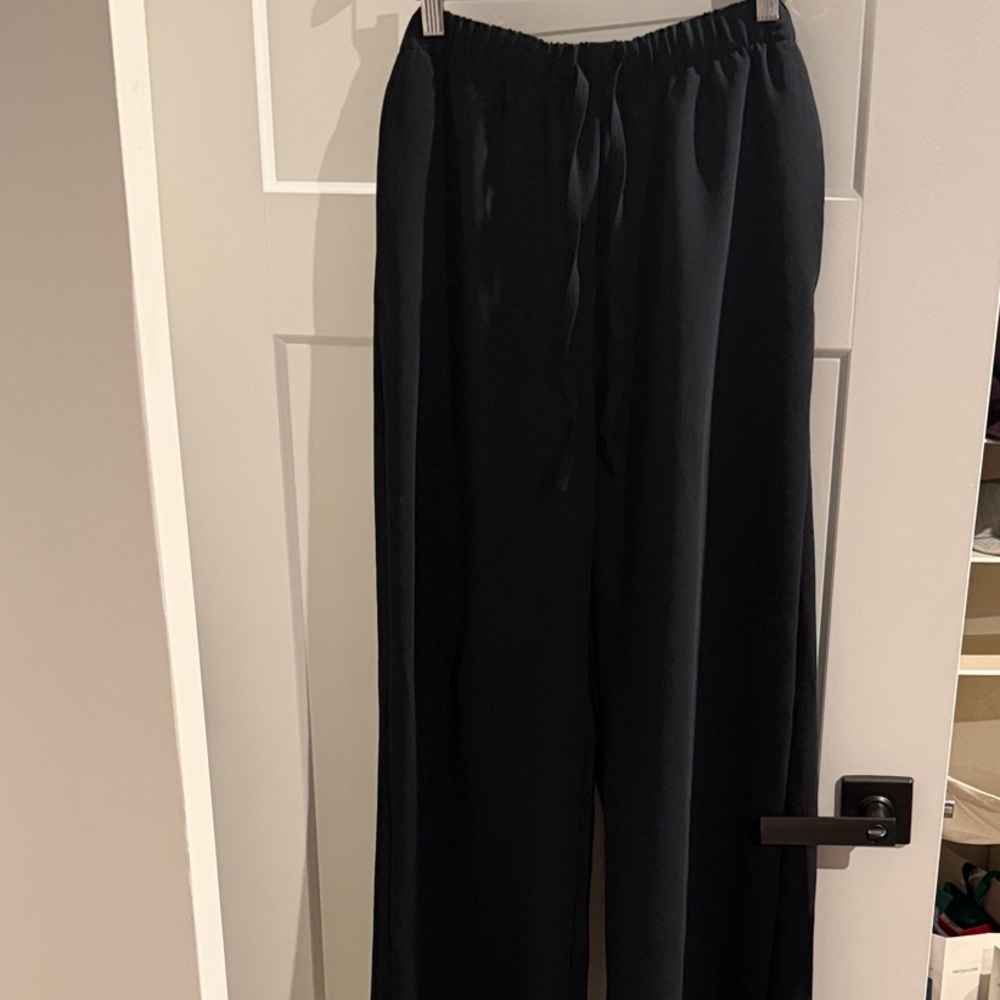 Aritzia Black Crepette Lodge pant M! Like NEW!